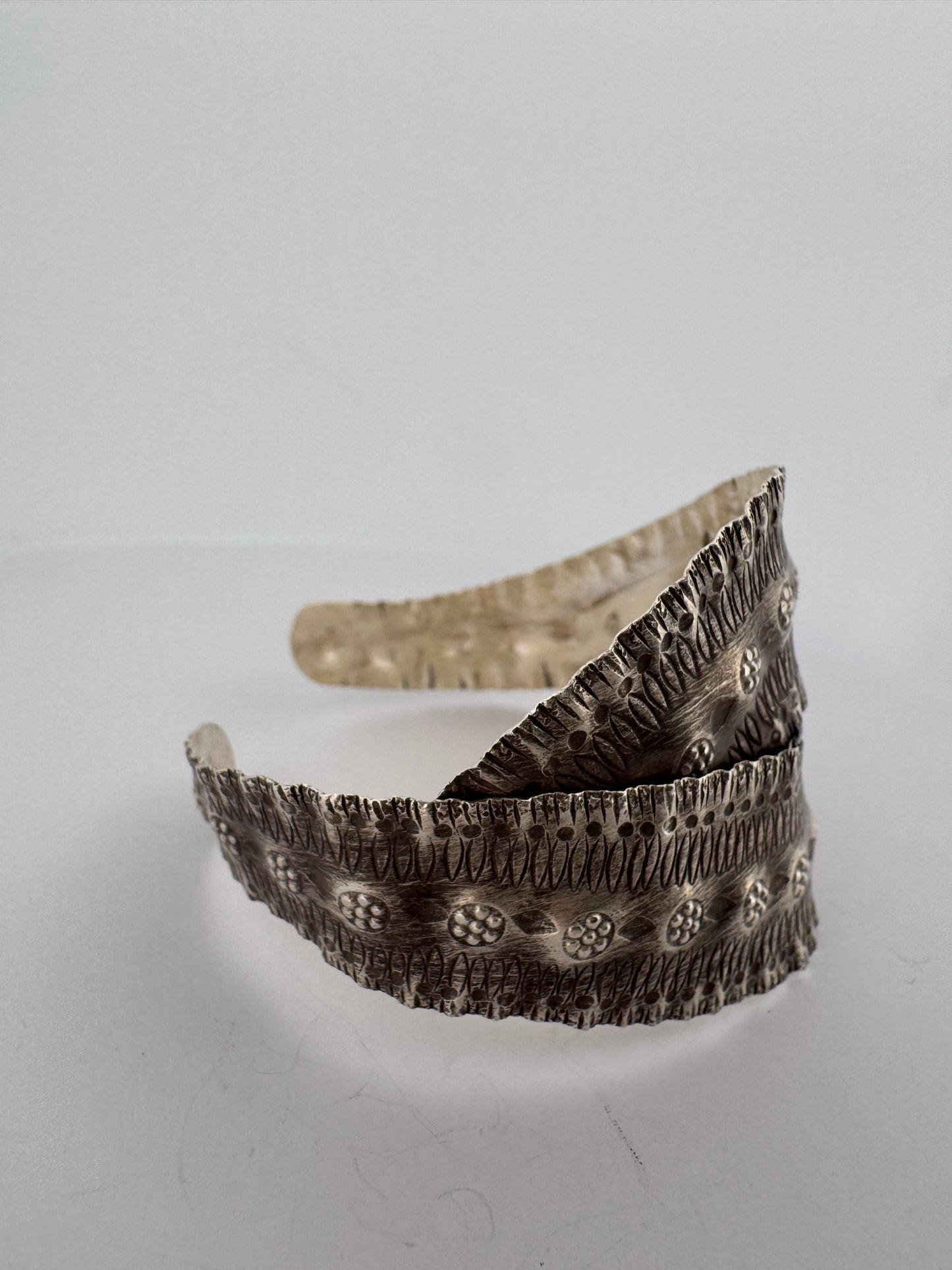 1. Flexi Bracelet Design
2. Sterling Silver Textured Jewelry
3. 925 Silver Flexi Bracelet
4. Elegant Flexi Bracelet
5. Adjustable Sterling Silver Bracelet