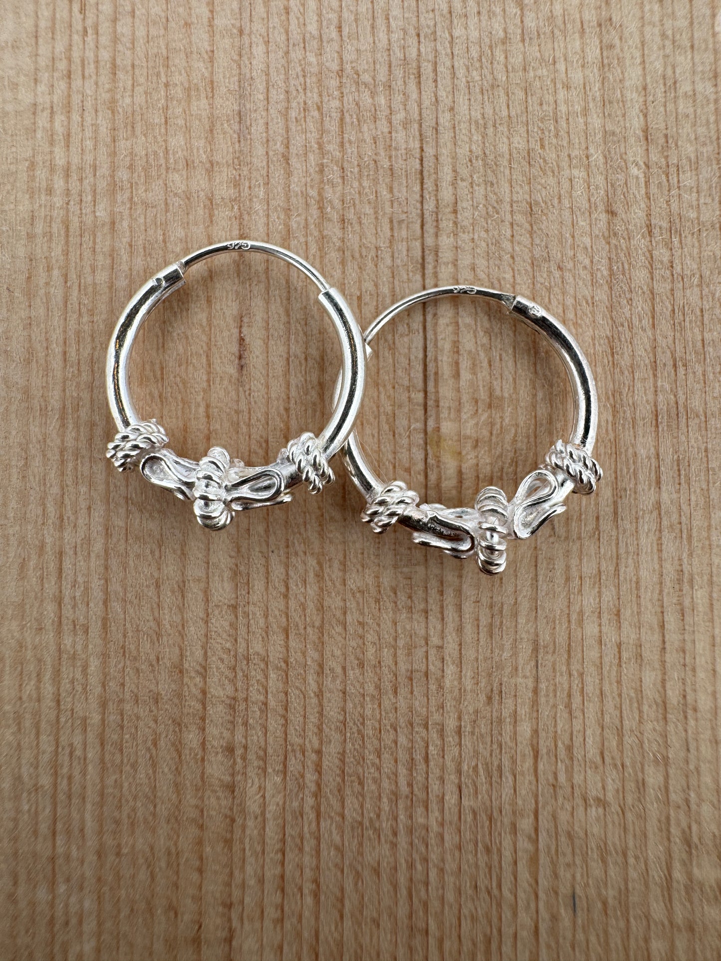 925 Sterling Silver Centre Wave Twisted Wire Bali