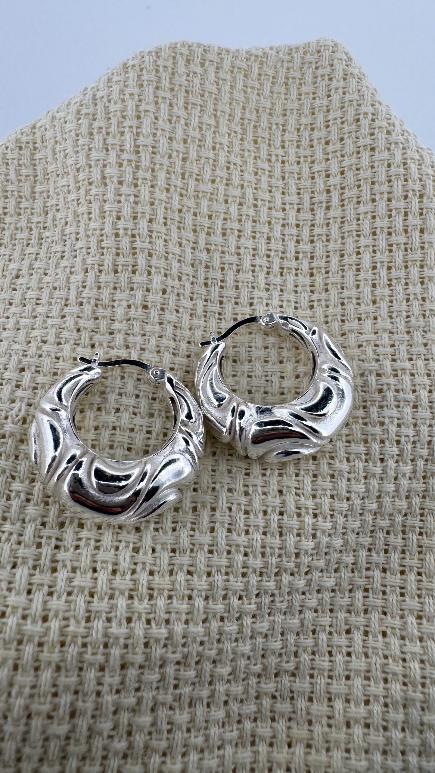 Twisted Wave Chunky Hoop