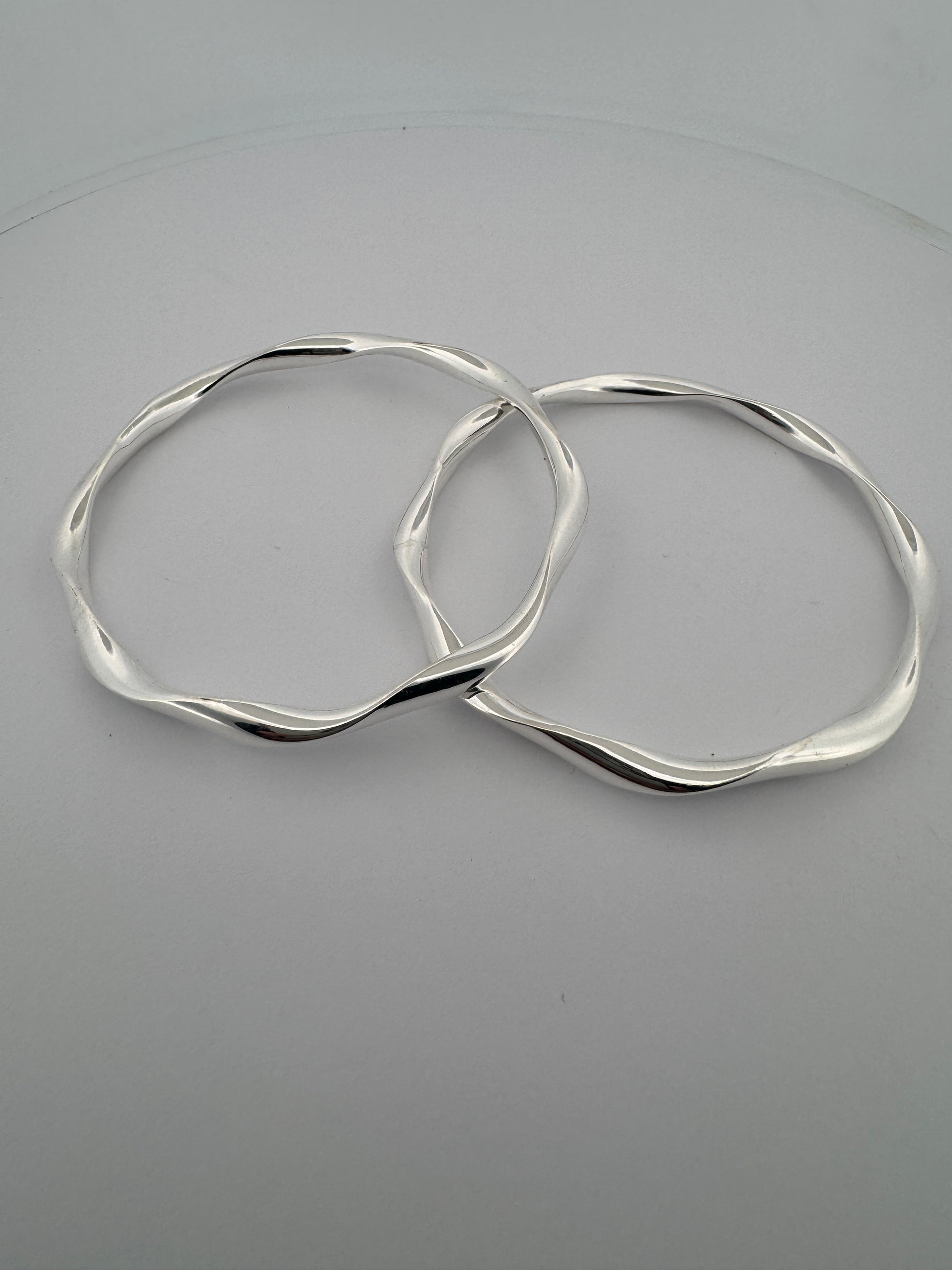 1. Twisted Hinged Bangle Design
2. 925 Silver Bangle
3. Elegant Twisted Bangle
4. Stylish Hinged Bangle
5. Sterling Silver Jewelry