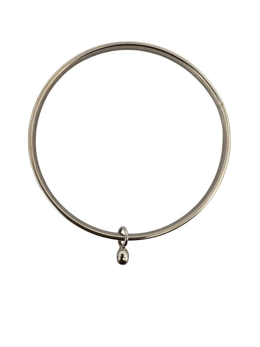 1. Sterling Silver Bangle with Soundless Anklets
2. Hinge Bangle Design
3. 925 Silver Bangle with Gumgarao
4. Elegant Hinge Bangle
5. Traditional Indian Bangle