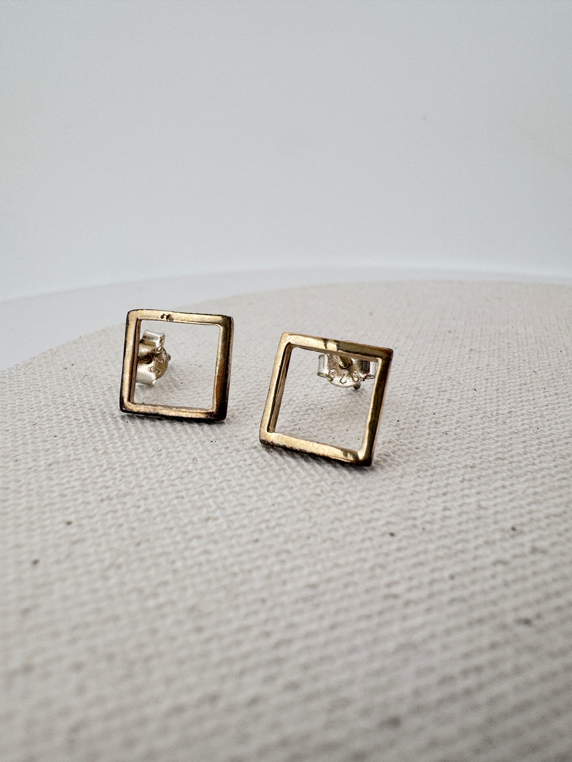 1. Samavetaa's 925 Silver Square Earrings Collection
2. 925 Sterling Silver Square Earrings for Women
3. Buy Square Earrings Online from Samavetaa
4. Unique Square Earrings Design
5. Authentic 925 Silver Square Earrings