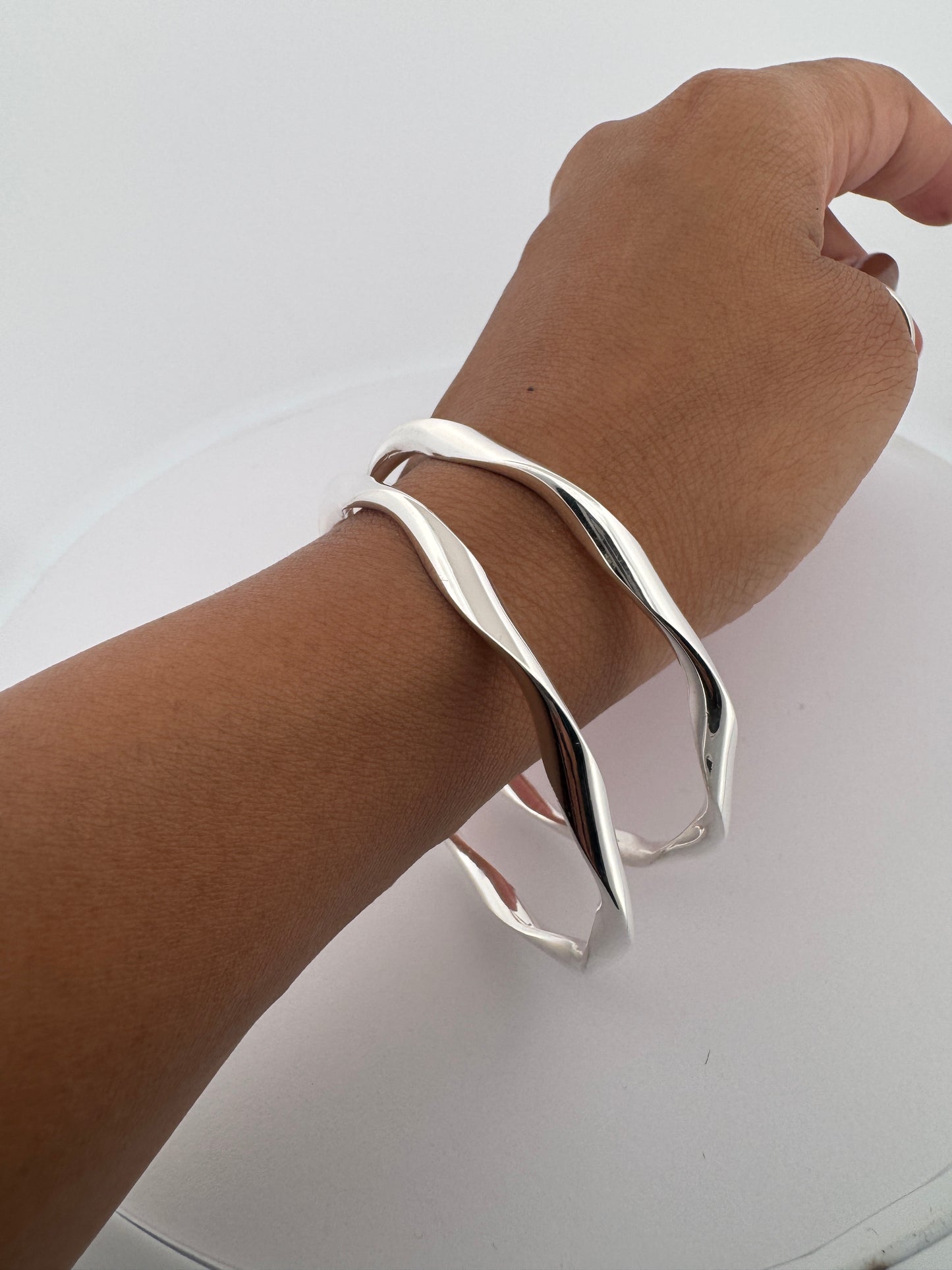 1. Twisted Hinged Bangle Design
2. 925 Silver Bangle
3. Elegant Twisted Bangle
4. Stylish Hinged Bangle
5. Sterling Silver Jewelry