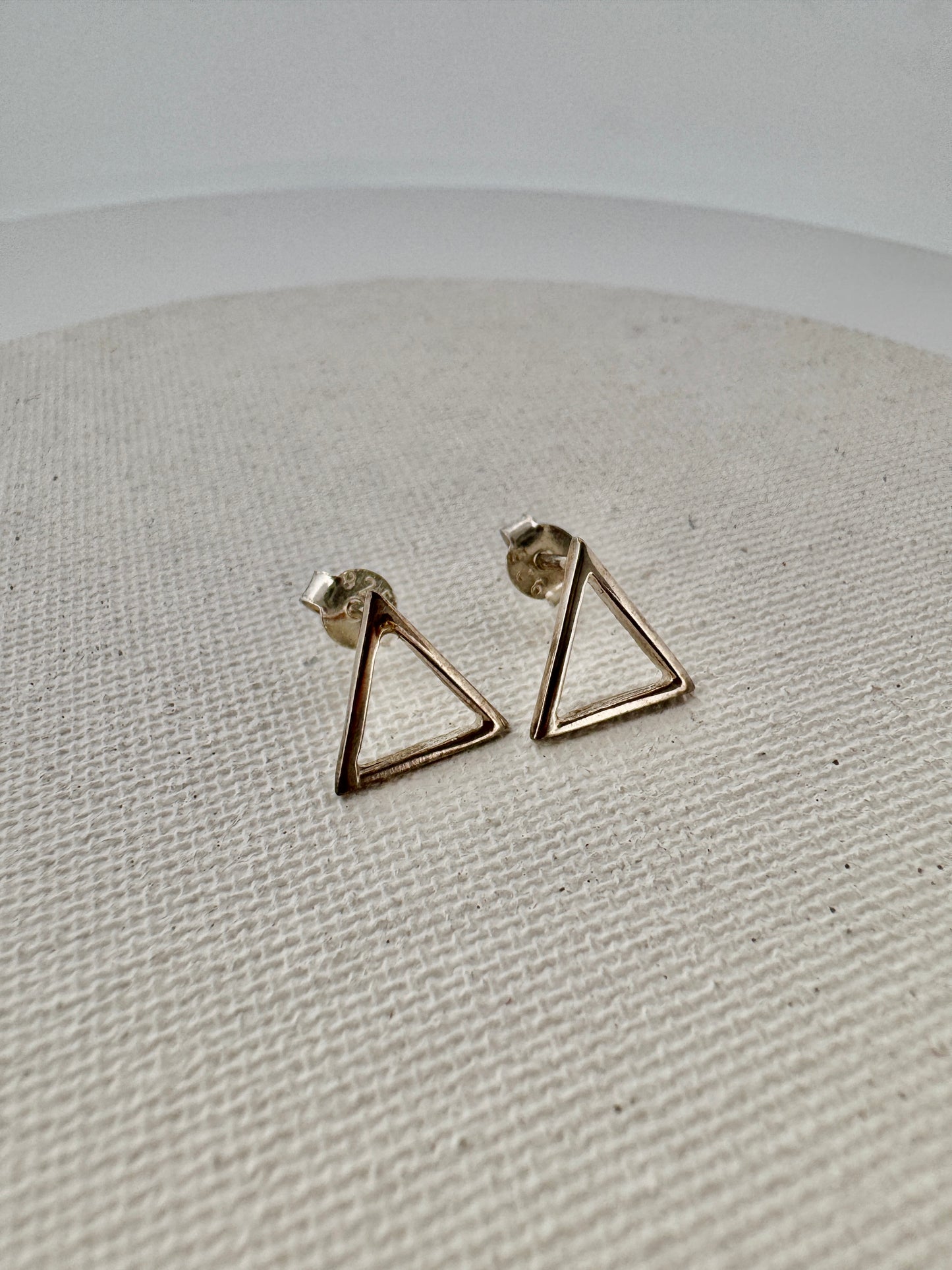 1. Sterling Silver Pyramid-Shaped Earrings
2. Geometric Earrings
3. Modern Silver Earrings
4. Elegant Pyramid Earrings
5. Stylish Pyramid Earrings
